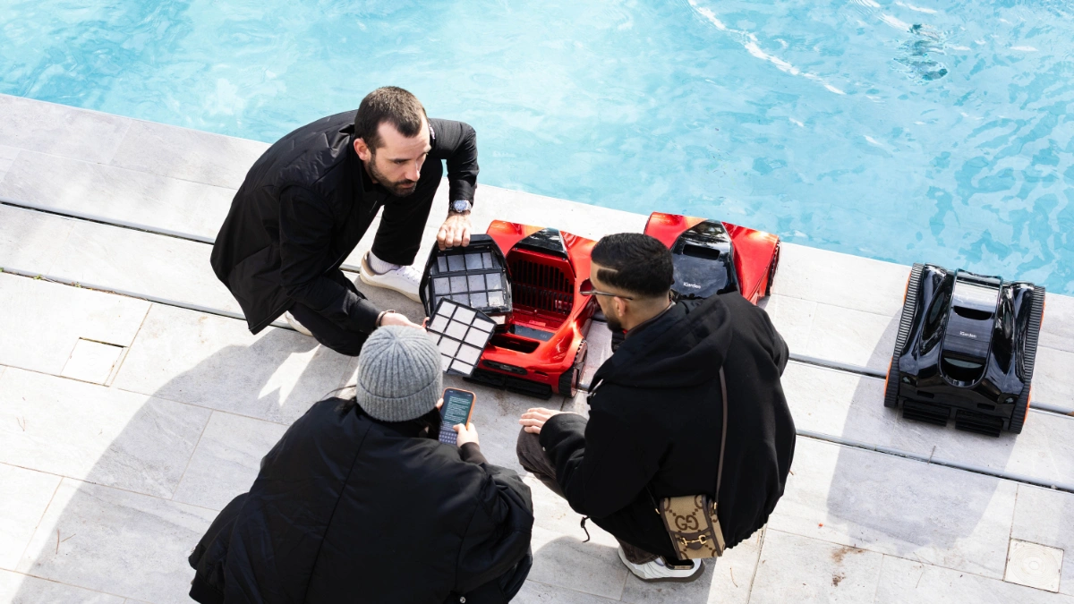 iGarden customer service specialist demostrates iGarden robotic pool cleaner M1-AI series basket at the side of pool