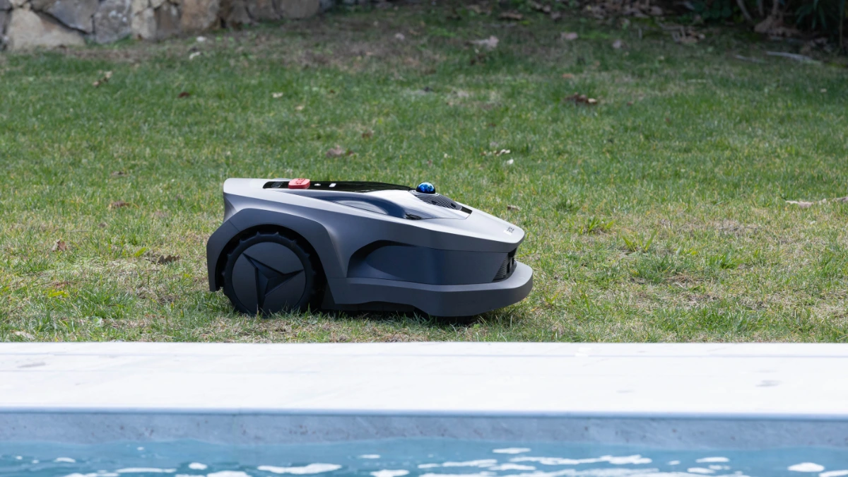 iGarden robotic lawn mower L AWD Series mowing lawn in the ceremony