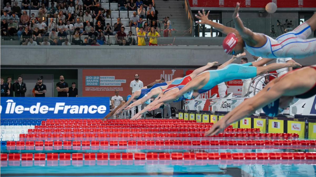 O nadador francês Marc-Antoine Olivier apresenta a bomba de piscina iGarden